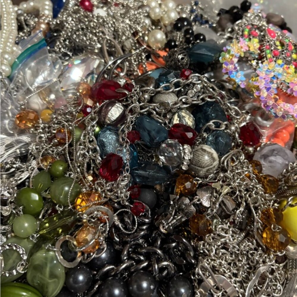 PAPARAZZI 50 PIECE LOT OF MIXED NECKLACES EARRING SETS OR EARRINGS-NWOT - Picture 4 of 5